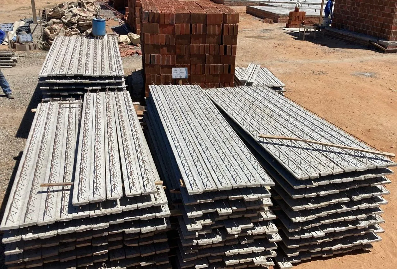 Trilhos para laje em obra residencial, Mossoró/RN