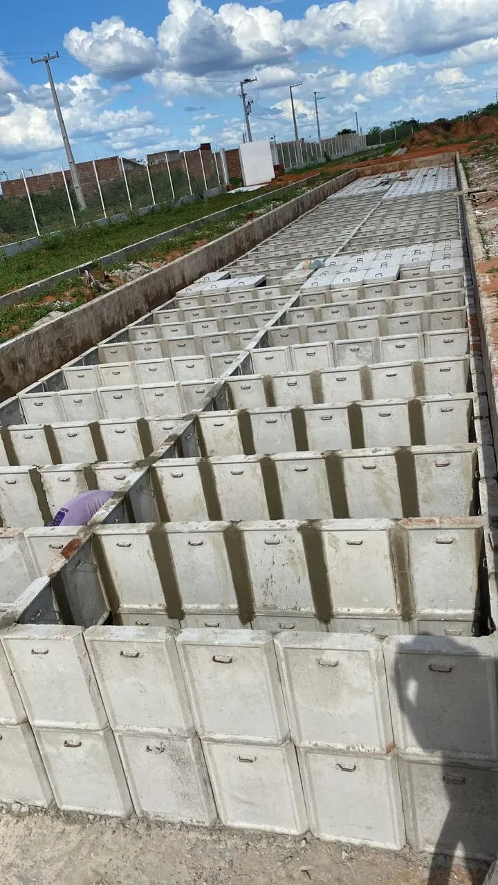 Vãos pré-moldados instalados em obra de cemitério, Assú/RN